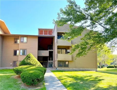 141 Watertree Dr, East Syracuse, NY 13057