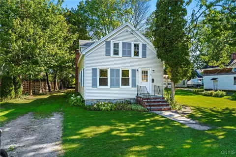60 Fennell St, Skaneateles, NY 13152