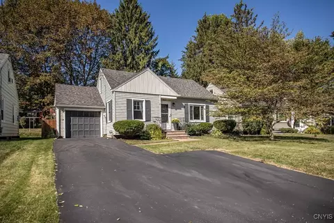 211 Hunt Dr, Fayetteville, NY 13066
