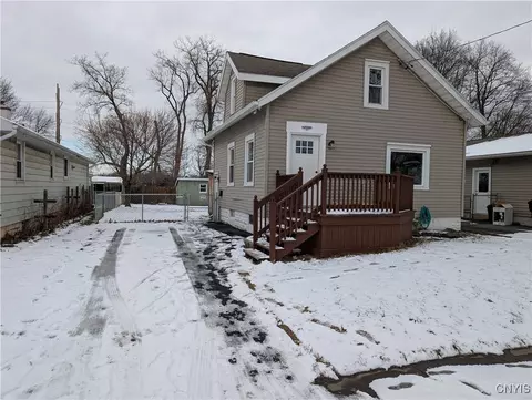 103 Chester Dr, Salina, NY 13208