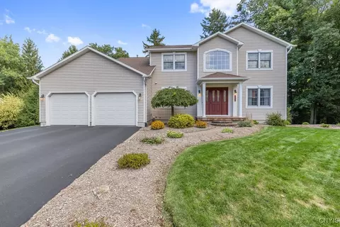 135 Peridot Dr, Syracuse, NY 13219