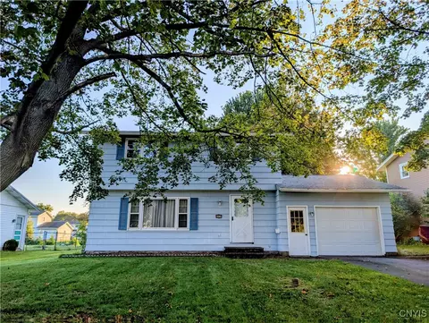 4839 Juneway Dr S, Salina, NY 13088