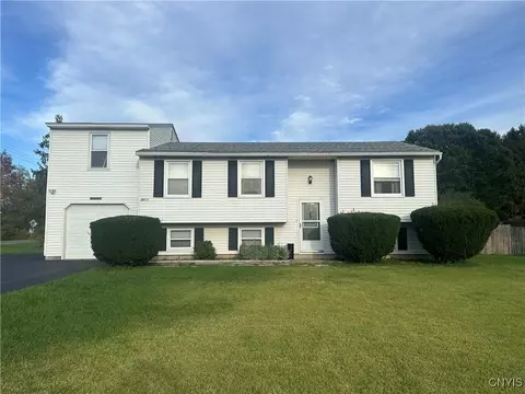 9469 Lebeau Ln, Brewerton, NY 13029