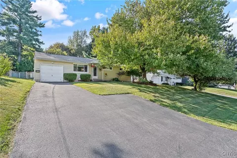 104 Fairwood Dr, Syracuse, NY 13219