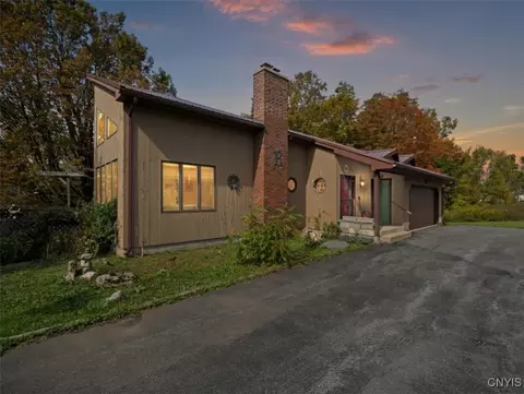 5045 Cole St, Stockbridge, NY 13409