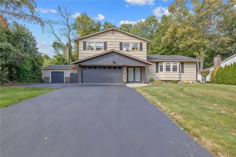 308 Victoria Park Dr, Salina, NY 13088