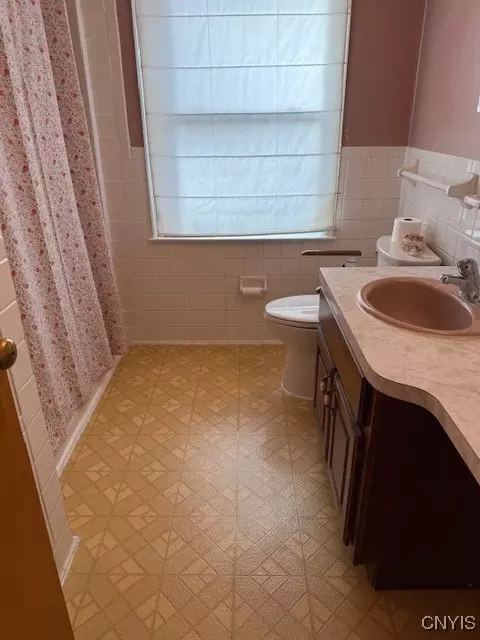 Bath - 109 E Granger Rd, Geddes, NY 13219 photo 1 of 3