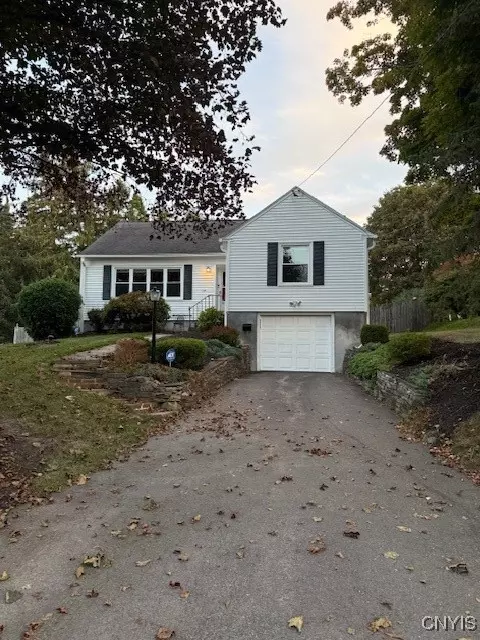 109 E Granger Rd, Geddes, NY 13219