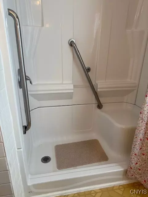 Bath - 109 E Granger Rd, Geddes, NY 13219 photo 2 of 3