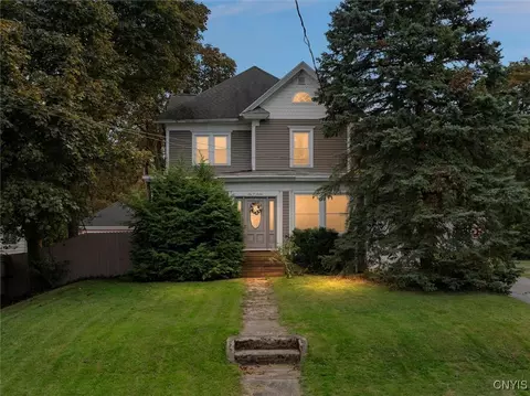 607 Woods Rd, Geddes, NY 13209