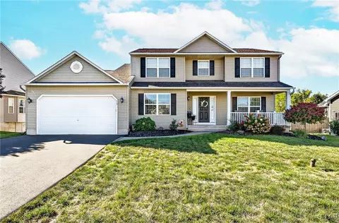 117 Red Barn Cir, Liverpool, NY 13088