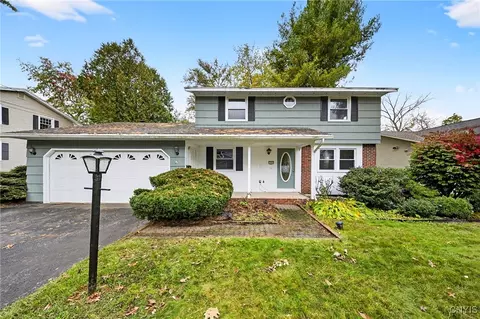111 Shoreview Dr, Liverpool, NY 13090
