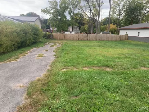 94 E Oneida St, Lysander, NY 13027 photo 2