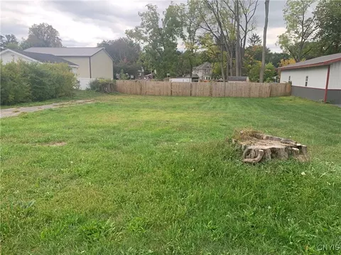 94 E Oneida St, Lysander, NY 13027 photo 3