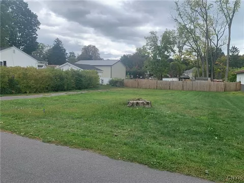 94 E Oneida St, Lysander, NY 13027 photo 4