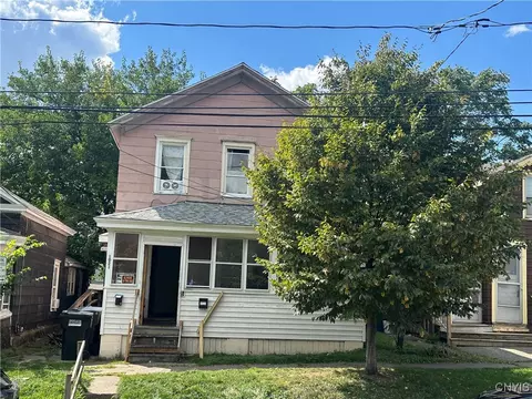 1021 N Townsend St, Syracuse, NY 13208