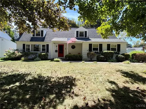 311 Hampshire Dr, Syracuse, NY 13214
