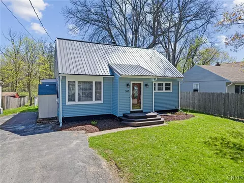 306 Hunt Dr, Fayetteville, NY 13066