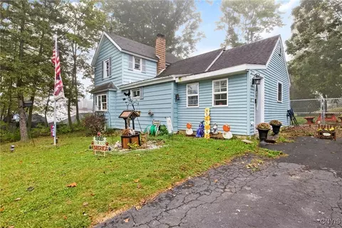 5902 Beadle Dr, Onondaga, NY 13078