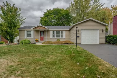 4945 Trivet Dr S, Salina, NY 13088
