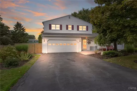 5352 Vineyard Dr, Clay, NY 13041