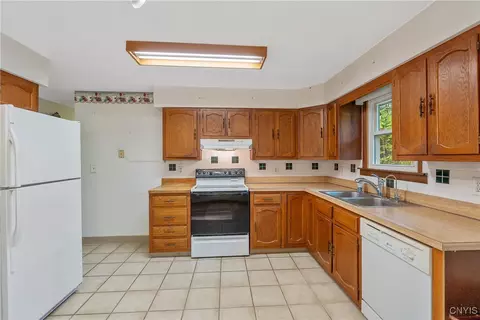 Kitchen - 160 Dutch Rd, Central Square, NY 13036 photo 4 of 8