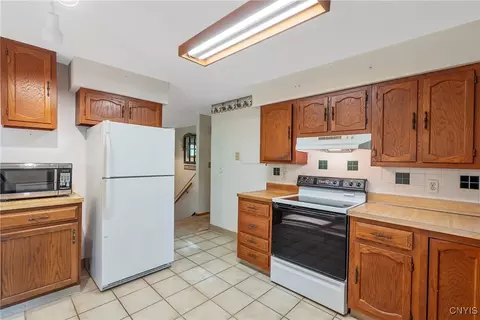 Kitchen - 160 Dutch Rd, Central Square, NY 13036 photo 7 of 8