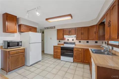 Kitchen - 160 Dutch Rd, Central Square, NY 13036 photo 3 of 8