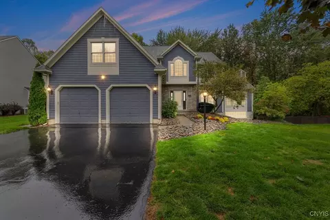 8203 Royal Scarlet Dr, Lysander, NY 13027