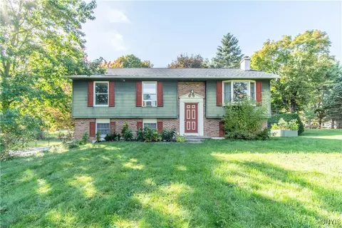 22384 Riverbend Dr E, Le Ray, NY 13601