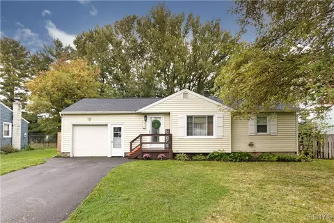 6458 Lakeshore Rd, Cicero, NY 13039