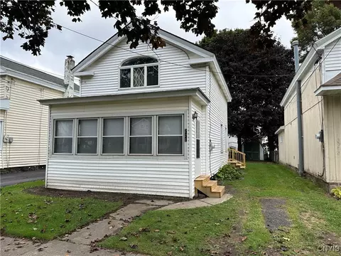 221 W 7th St, Oswego, NY 13126