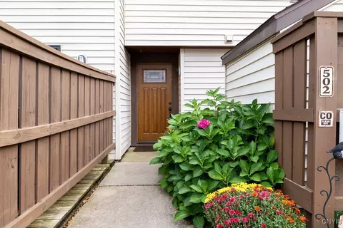 502 Natick Cir, Camillus, NY 13031
