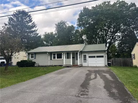 112 Armitage Dr, Syracuse, NY 13212