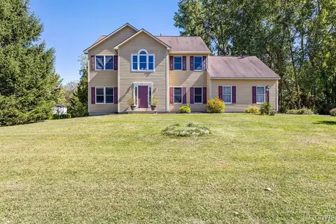 7899 E Ridge Pointe Dr, Fayetteville, NY 13066
