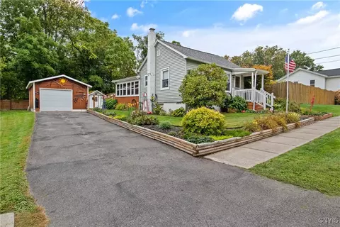 42 Davis St, Schroeppel, NY 13135