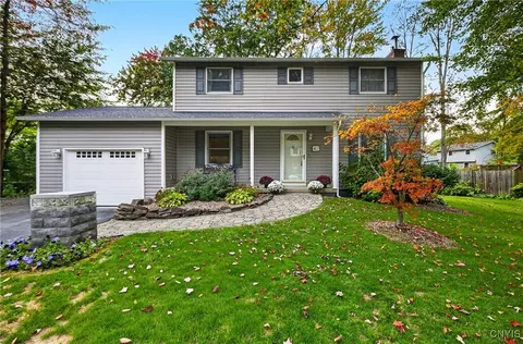 402 Ferndale Ln, Minoa, NY 13116