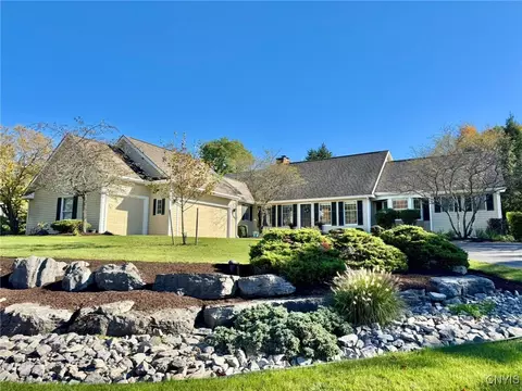 8066 Irish Mist Ln, Manlius, NY 13104