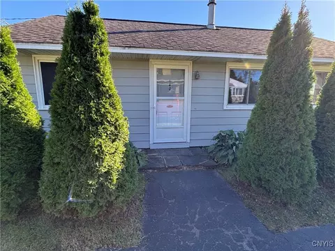 140 Chester Dr, Salina, NY 13208