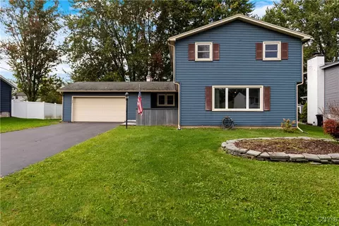 8195 Laurie Ln, Liverpool, NY 13090