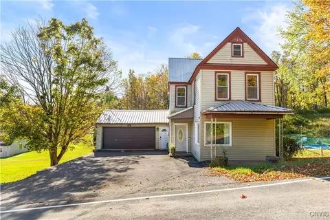 9260 Grange Hill Rd, New Hartford, NY 13413