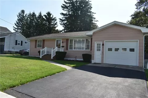 82 Bradford St, Auburn, NY 13021