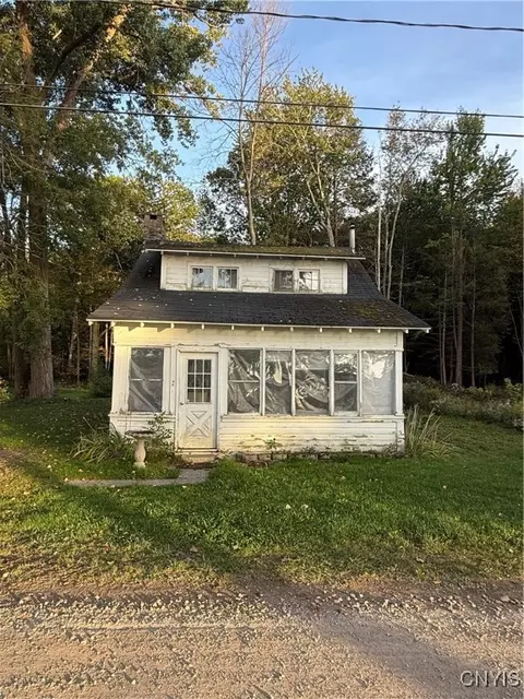 7 S Ramona Beach Rd, Pulaski, NY 13142