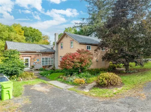 3900 Amber Rd, Onondaga, NY 13215