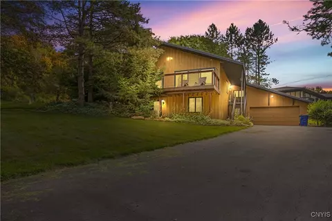 5231 E Foxhill Ln, Camillus, NY 13031