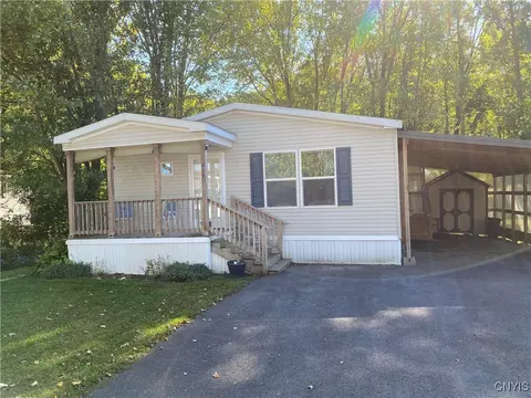 614 Sycamore Ln, Utica, NY 13502