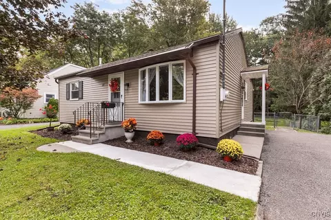39 Brooks Pl, Lysander, NY 13027