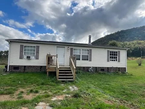 24 Hillview Rd, Danby, NY 14883