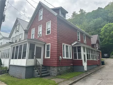 22 High St, Little Falls, NY 13365