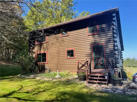 Exterior - 1476 Crescent Ave, Oneida, NY 13421 photo 3 of 9